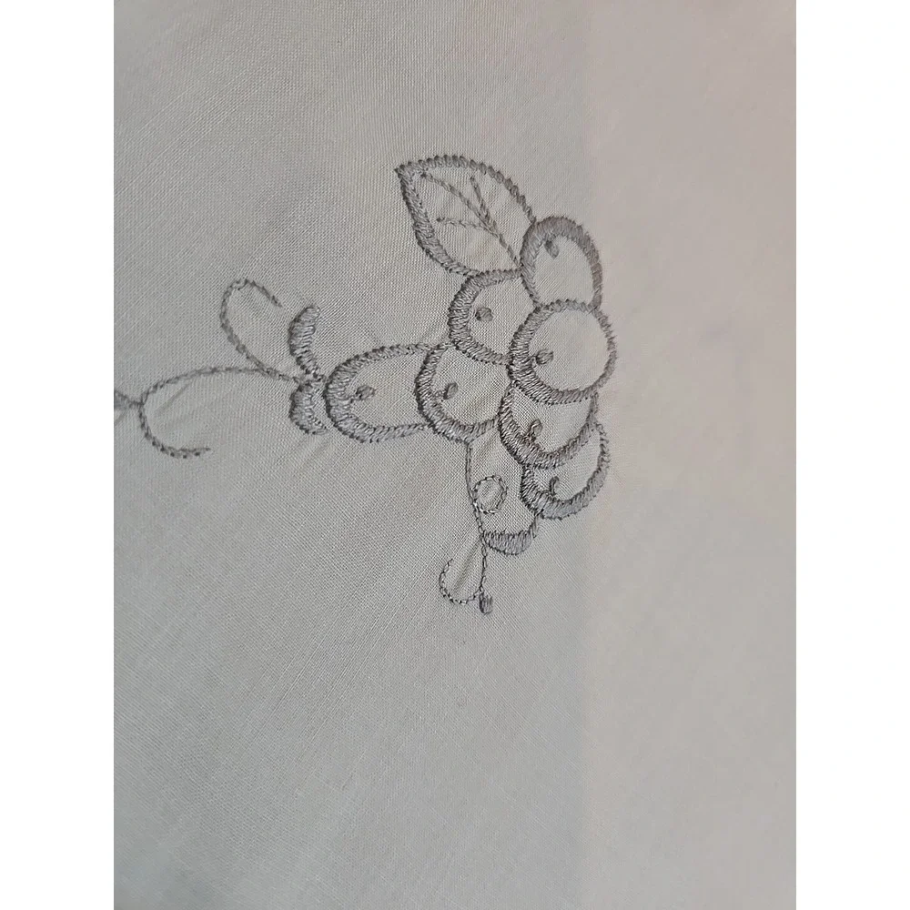 Italian  Embroidered and Cutwork Linen Tablecloth Floral  84
